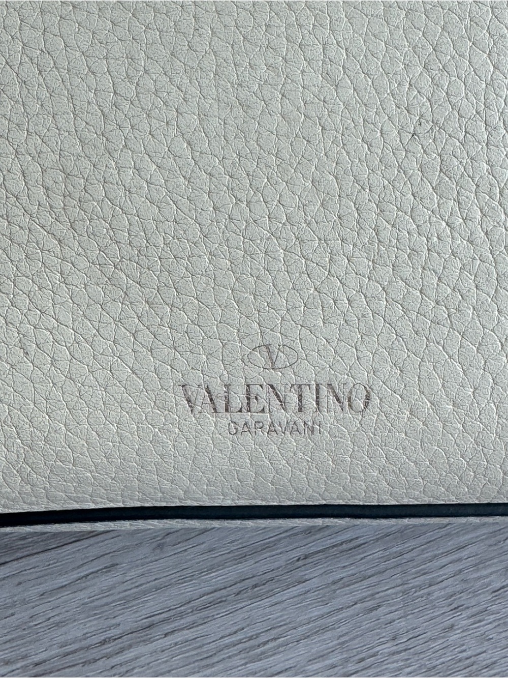 Valentino Garavani
Small Rockstud Grainy Calfskin Crossbody Bag - Picture 5 of 6